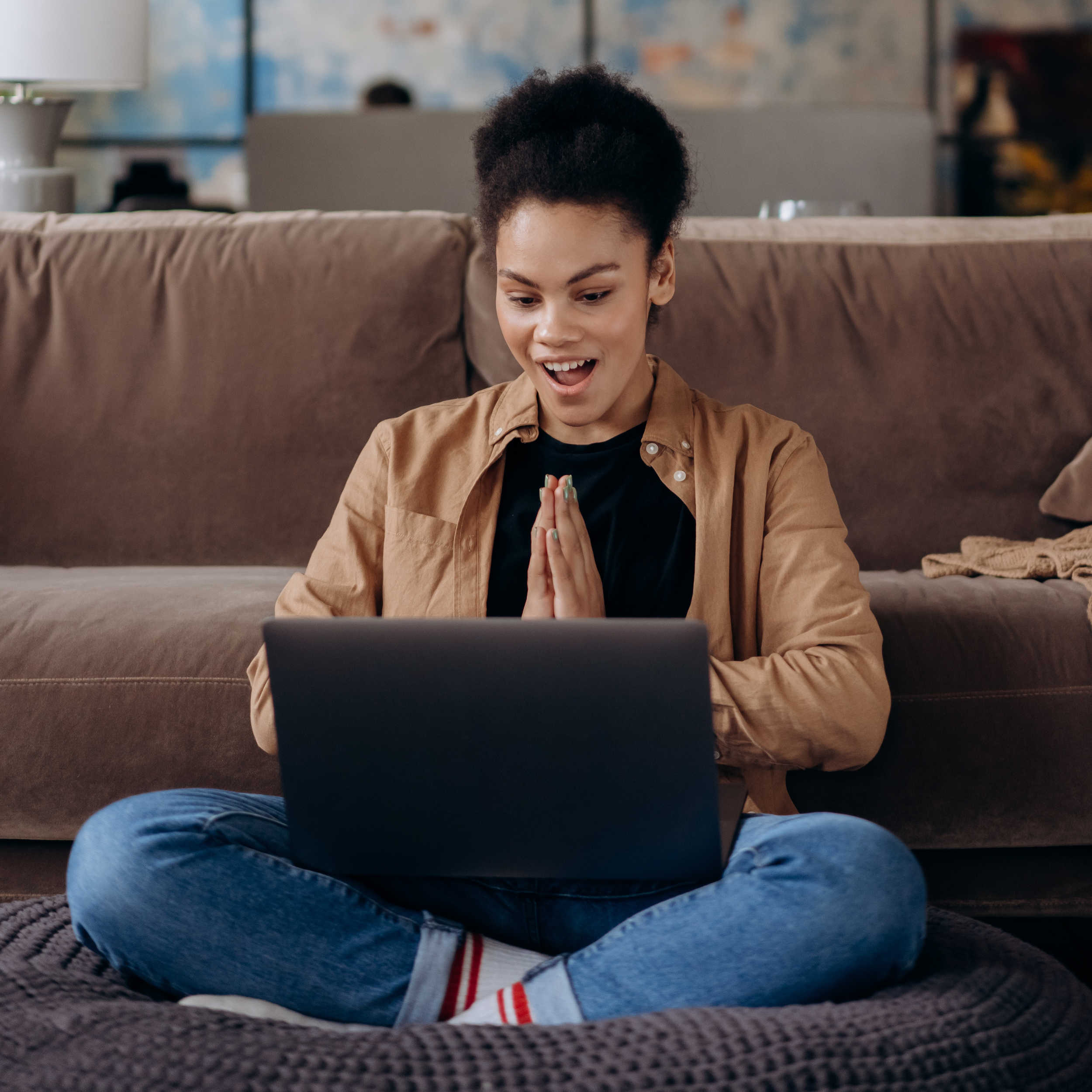 pexels-mikhail-nilov-6894010 klein.jpg